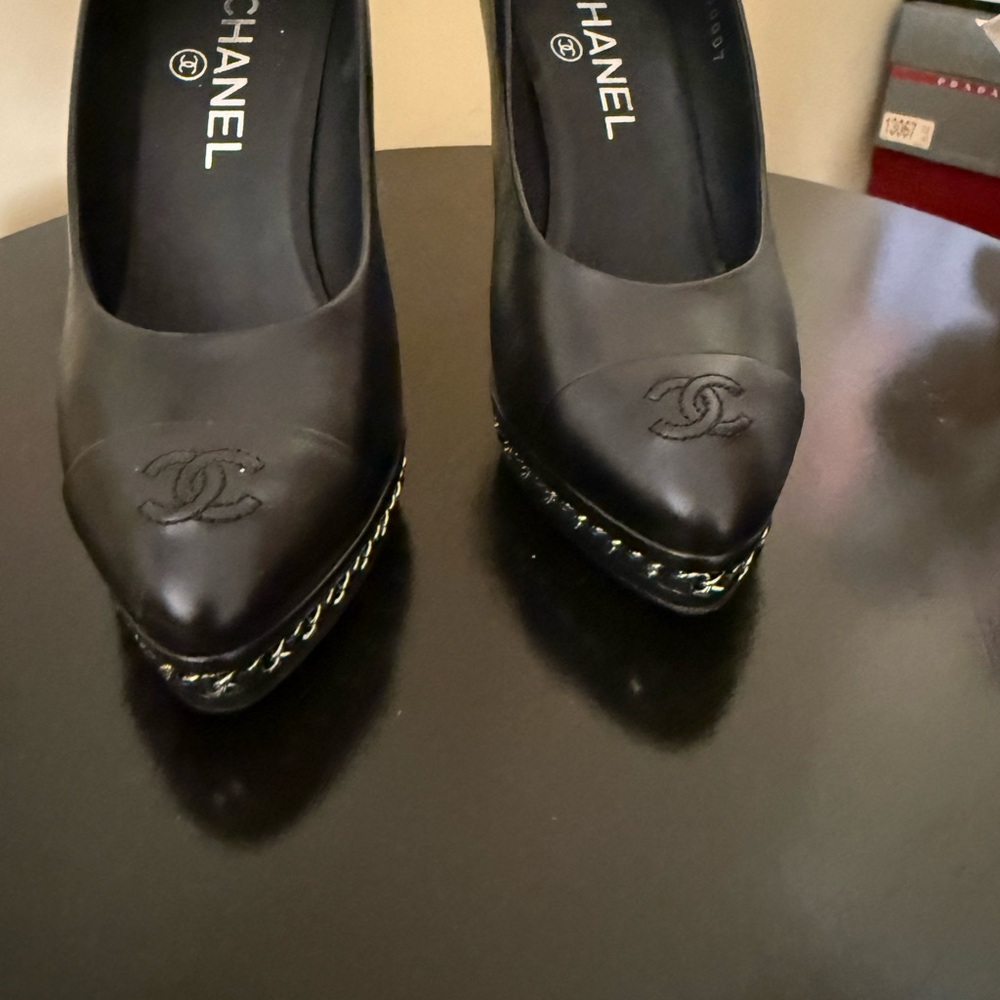 Chanel Black Leather Pump Heeled Shoe with Chain Accent - Picture 9 of 9